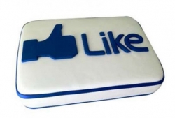 Facebook Customized Cake